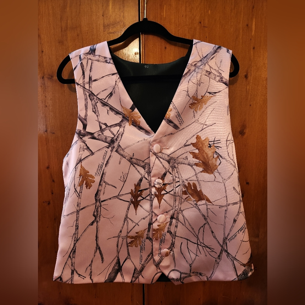 Men's 4 Button Camo Vest size Medium